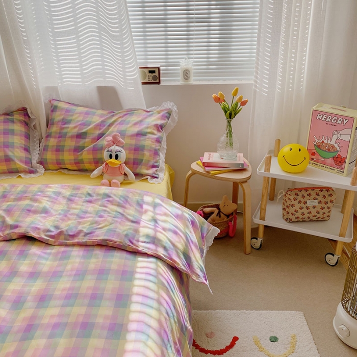 91家纺网 家纺一手货源 找家纺 艾沁 2021新款纯棉彩色条格刺绣花边系列四件套 幻格