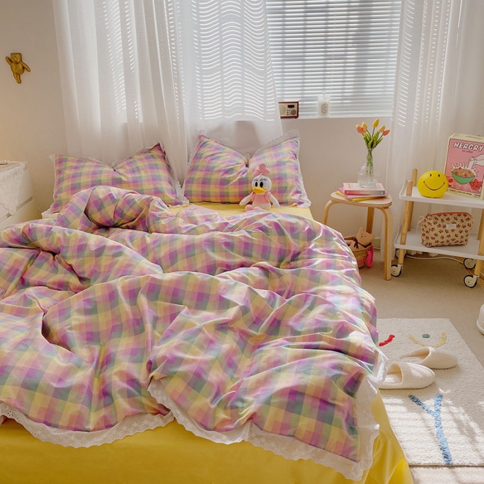 91家纺网 家纺一手货源 找家纺 艾沁 2021新款纯棉彩色条格刺绣花边系列四件套 幻格