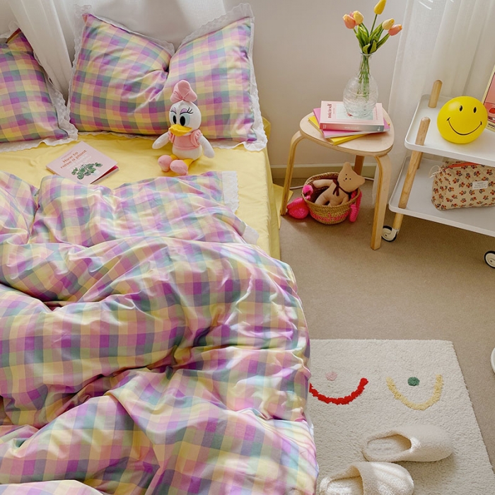 91家纺网 家纺一手货源 找家纺 艾沁 2021新款纯棉彩色条格刺绣花边系列四件套 幻格