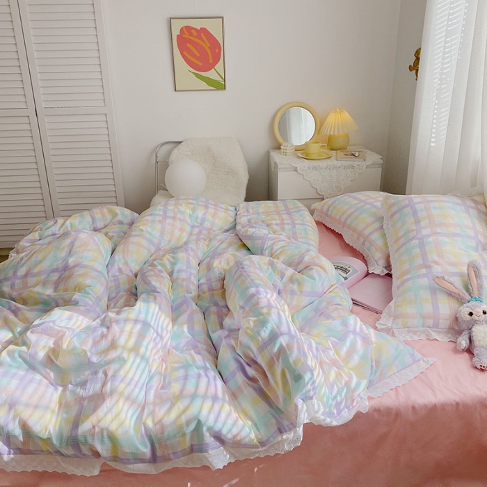 91家纺网 家纺一手货源 找家纺 艾沁 2021新款纯棉彩色条格刺绣花边系列四件套 马卡龙