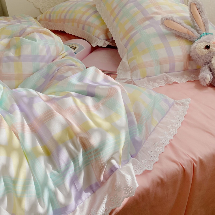 91家纺网 家纺一手货源 找家纺 艾沁 2021新款纯棉彩色条格刺绣花边系列四件套 马卡龙