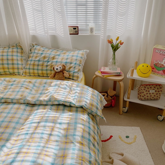 91家纺网 家纺一手货源 找家纺 艾沁 2021新款纯棉彩色条格刺绣花边系列四件套 芒果黄