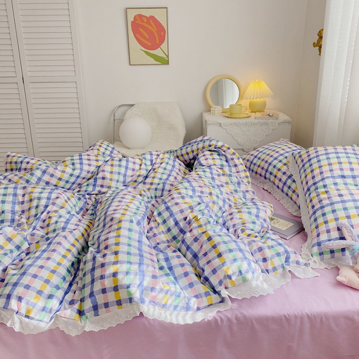 91家纺网 家纺一手货源 找家纺 艾沁 2021新款纯棉彩色条格刺绣花边系列四件套 紫条格