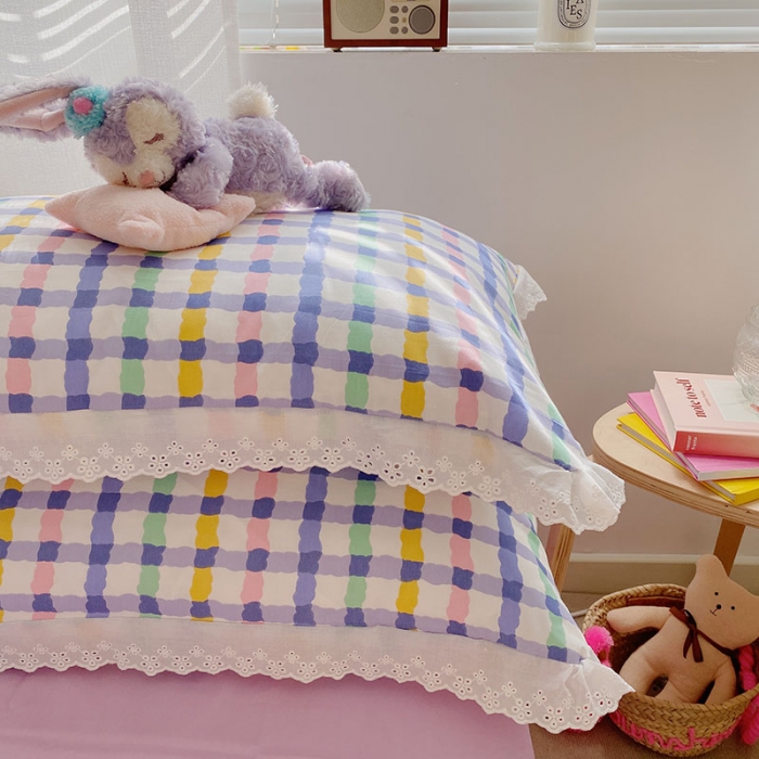 91家纺网 家纺一手货源 找家纺 艾沁 2021新款纯棉彩色条格刺绣花边系列四件套 紫条格