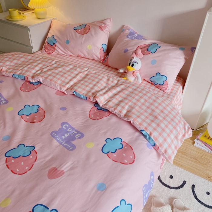 91家纺网 家纺一手货源 找家纺 星期八 2021新款13372你好春天系列四件套 cute草莓