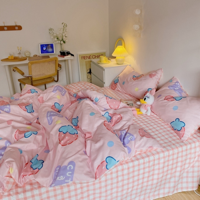 91家纺网 家纺一手货源 找家纺 星期八 2021新款13372你好春天系列四件套 cute草莓