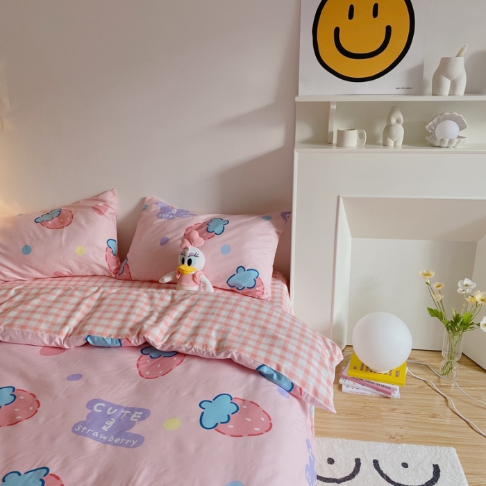 91家纺网 家纺一手货源 找家纺 星期八 2021新款13372你好春天系列四件套 cute草莓