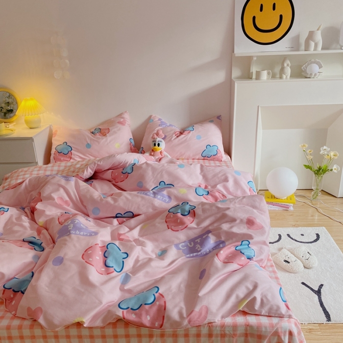 91家纺网 家纺一手货源 找家纺 星期八 2021新款13372你好春天系列四件套 cute草莓