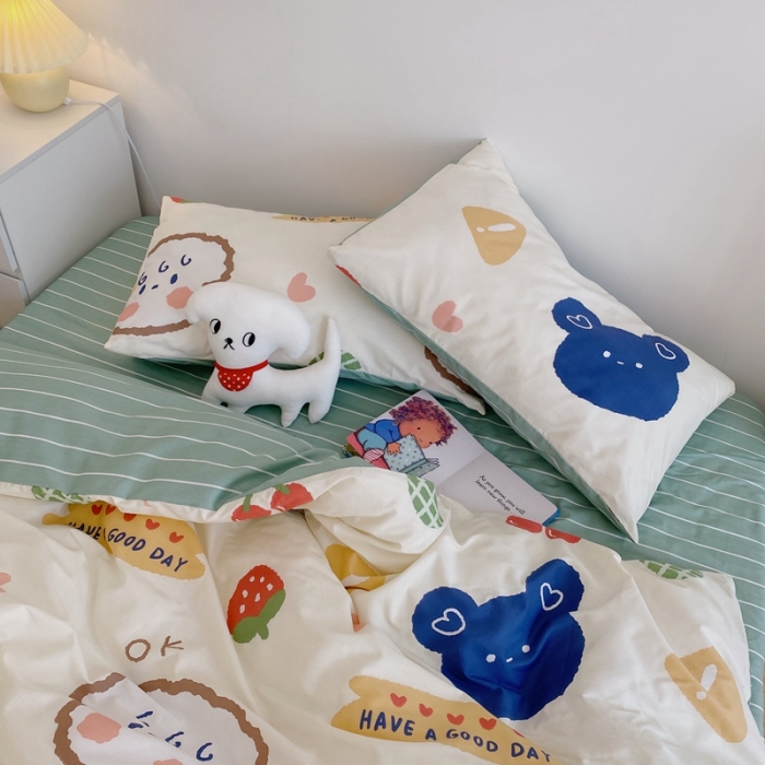 91家纺网 家纺一手货源 找家纺 星期八 2021新款13372你好春天系列四件套 草莓樱桃熊