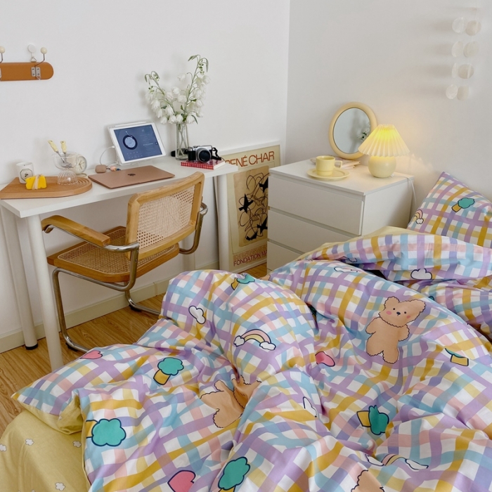 91家纺网 家纺一手货源 找家纺 星期八 2021新款13372你好春天系列四件套 紫格小熊