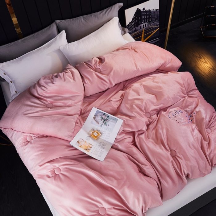 91家纺网 家纺一手货源 找家纺 2020新款石墨烯抗菌远红外加厚保暖臻丝绒冬被被子被芯珊瑚粉