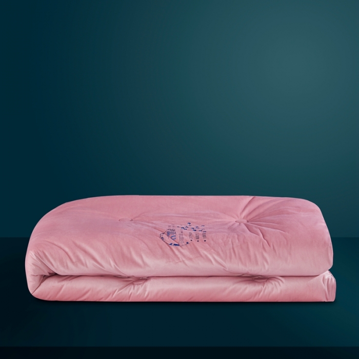 91家纺网 家纺一手货源 找家纺 2020新款石墨烯抗菌远红外加厚保暖臻丝绒冬被被子被芯珊瑚粉