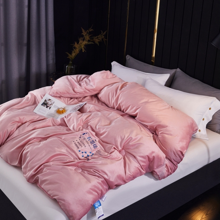 91家纺网 家纺一手货源 找家纺 2020新款石墨烯抗菌远红外加厚保暖臻丝绒冬被被子被芯珊瑚粉