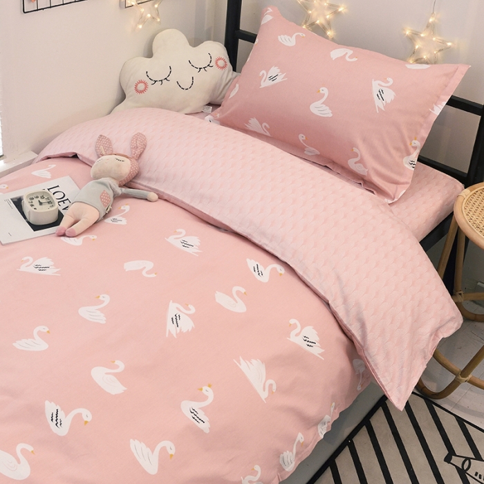 91家纺网 家纺一手货源 找家纺 朵希曼 全棉13372学生上下铺三件套系列 天鹅粉