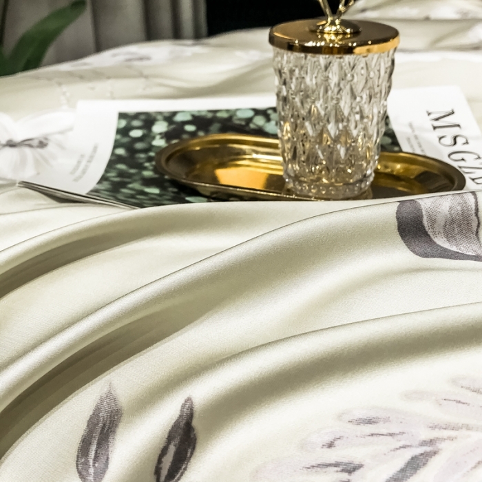 91家纺网 家纺一手货源 找家纺 朵美 2021新款60天丝数码印花夏被四件套 郊游绿