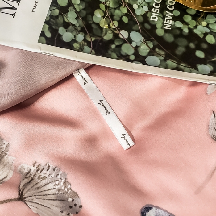 91家纺网 家纺一手货源 找家纺 朵美 2021新款60天丝数码印花夏被四件套 霓裳蝶舞咖