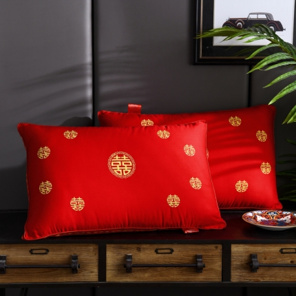 91家纺网 家纺一手货源 找家纺 全棉婚庆大红羽丝绒枕芯  喜庆百年好合羽丝绒枕芯枕头