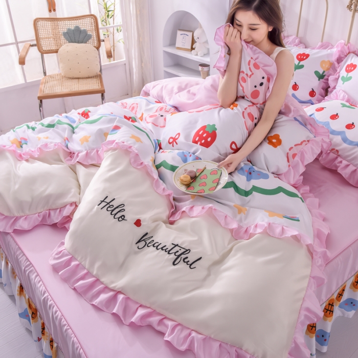 91家纺网 家纺一手货源 找家纺 绒世界 2021新款水洗真丝床裙款四件套 小草莓