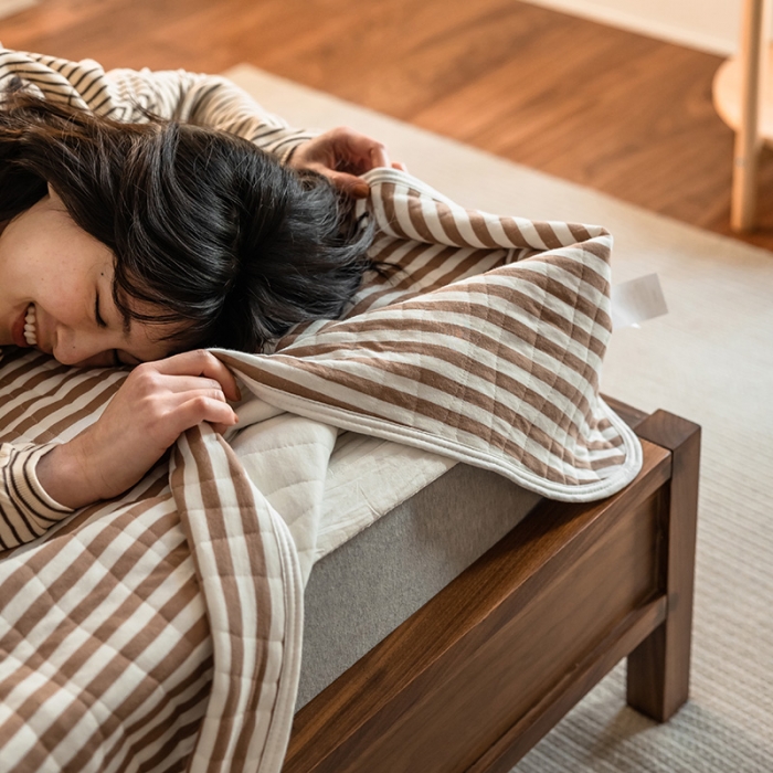 91家纺网 家纺一手货源 找家纺 新款 全棉针织棉夏被 天竺棉夏凉被 深咖条纹