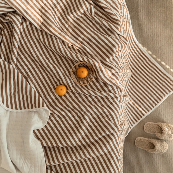 91家纺网 家纺一手货源 找家纺 新款 全棉针织棉夏被 天竺棉夏凉被 深咖条纹