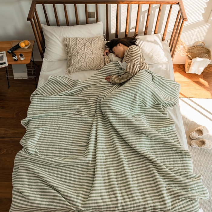 91家纺网 家纺一手货源 找家纺 新款 全棉针织棉夏被 天竺棉夏凉被 墨绿条纹