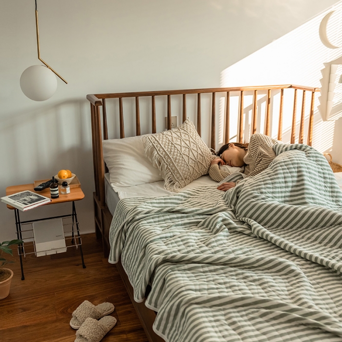 91家纺网 家纺一手货源 找家纺 新款 全棉针织棉夏被 天竺棉夏凉被 墨绿条纹