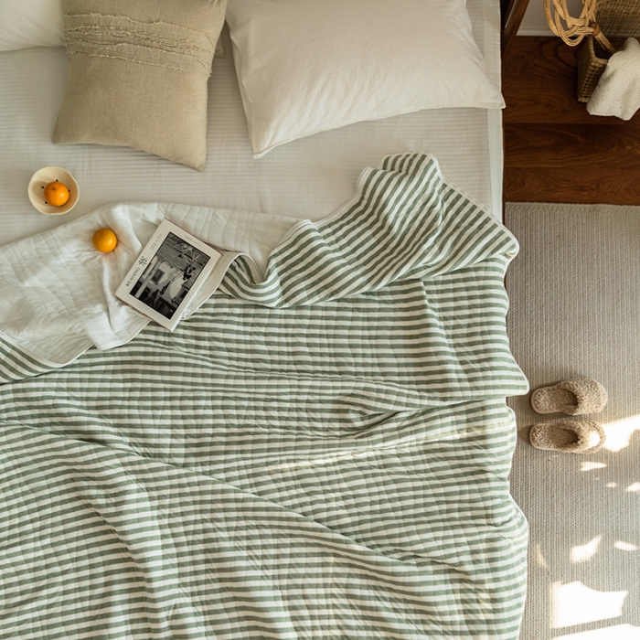 91家纺网 家纺一手货源 找家纺 新款 全棉针织棉夏被 天竺棉夏凉被 墨绿条纹