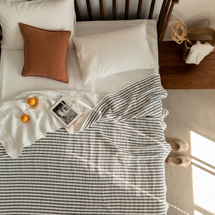 91家纺网 家纺一手货源 找家纺 新款 全棉针织棉夏被 天竺棉夏凉被 灰色条纹