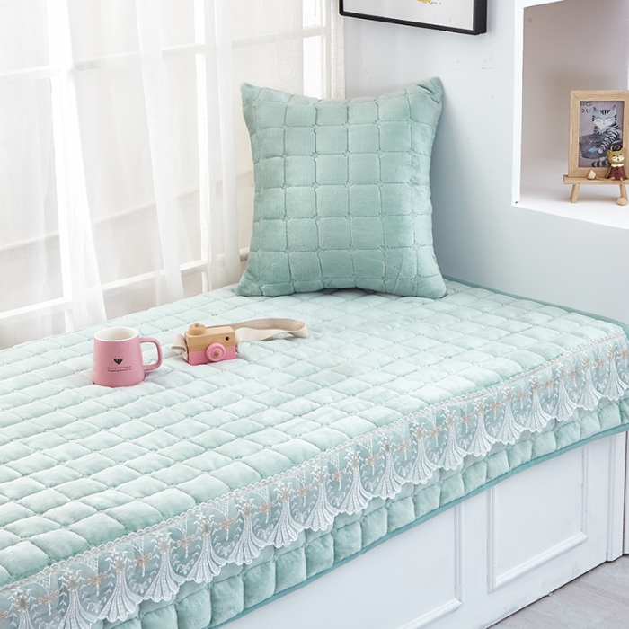 91家纺网 家纺一手货源 找家纺 U品汇 2021新款法莱绒花边飘窗垫 抹茶绿