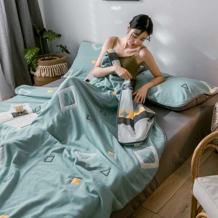 91家纺网 家纺一手货源 找家纺 朴尔  2021新款时尚六层全棉纱布毛巾被时尚几何-绿