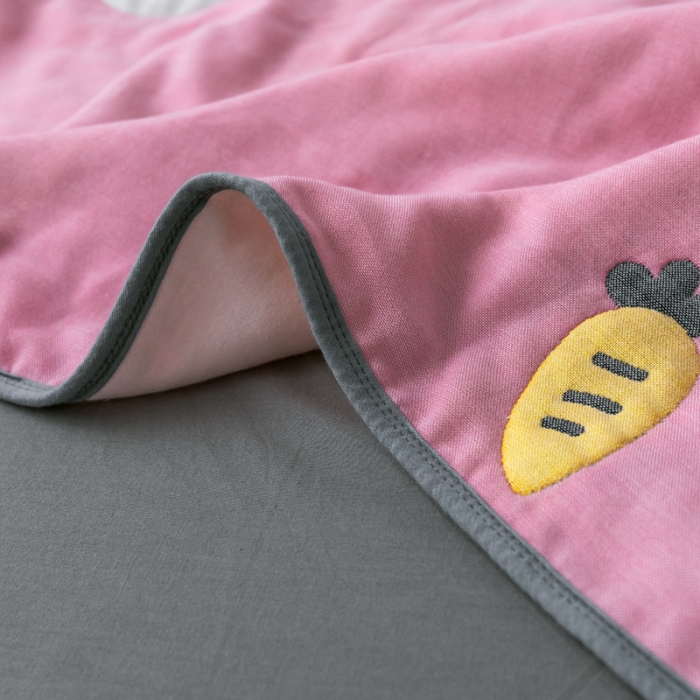 91家纺网 家纺一手货源 找家纺 朴尔  2021新款时尚六层全棉纱布毛巾被兔与胡萝卜-粉