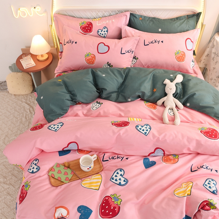 91家纺网 家纺一手货源 找家纺 甜之梦家纺 2025新款13372全棉印花四件套 幸运草莓