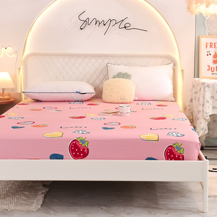 91家纺网 家纺一手货源 找家纺 甜之梦家纺 2025新款13372全棉印花床笠幸运草莓