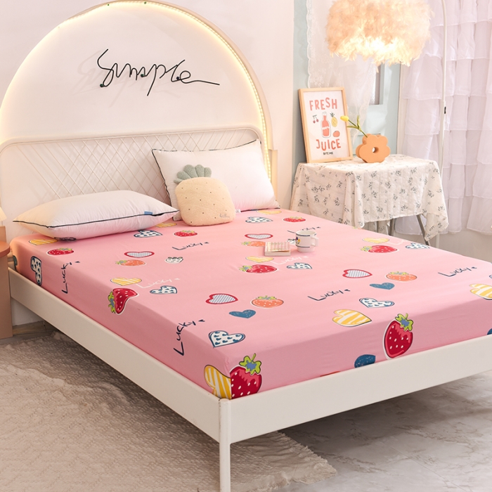 91家纺网 家纺一手货源 找家纺 甜之梦家纺 2025新款13372全棉印花床笠幸运草莓