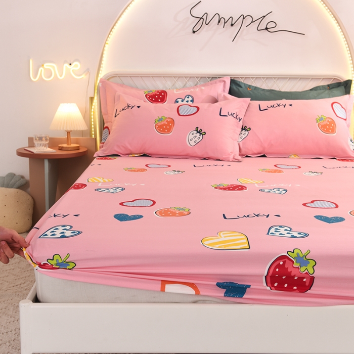 91家纺网 家纺一手货源 找家纺 甜之梦家纺 2025新款13372全棉印花床笠幸运草莓