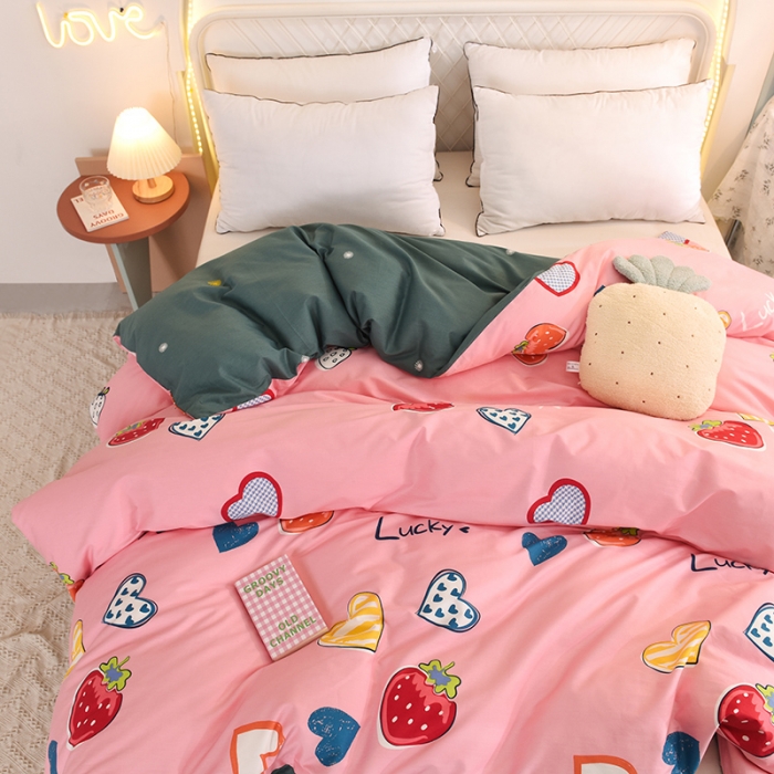 91家纺网 家纺一手货源 找家纺 甜之梦家纺 2025新款13372全棉印花被套幸运草莓