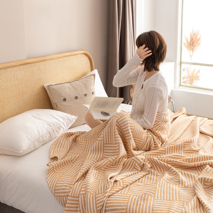 91家纺网 家纺一手货源 找家纺 朴尔2021新品塞尚风格全棉水洗棉三层纱布毛巾被 慕斯-黄