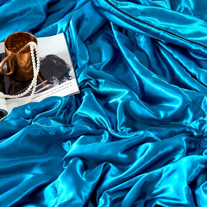 91家纺网 家纺一手货源 找家纺 被多多 2022新款真丝夏被可配四件套 梦之蓝