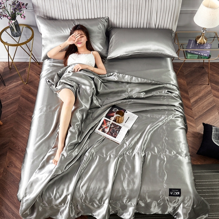 91家纺网 家纺一手货源 找家纺 被多多 2022新款真丝夏被可配四件套 气质灰