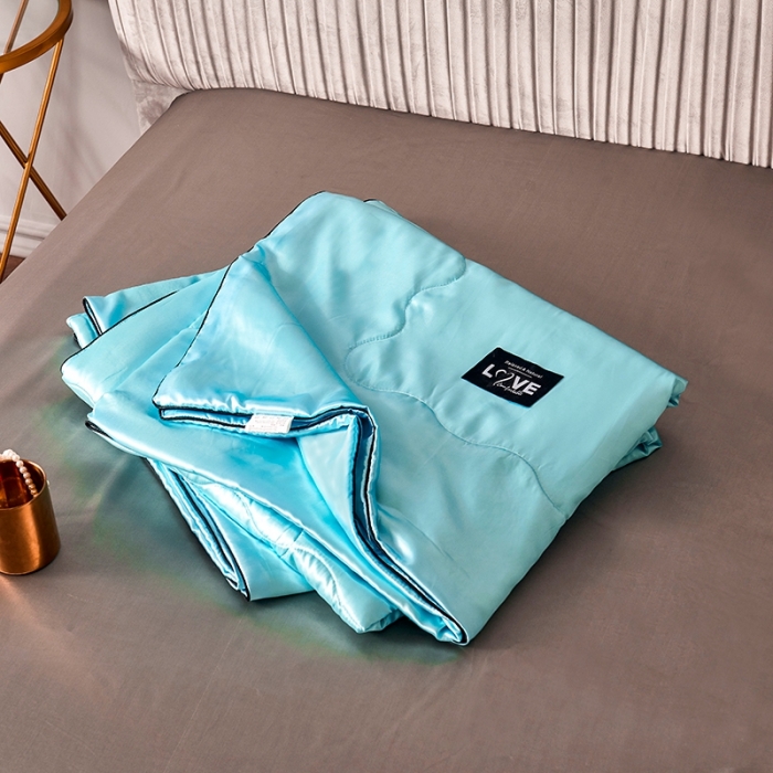 91家纺网 家纺一手货源 找家纺 被多多 2022新款真丝夏被可配四件套 天之蓝