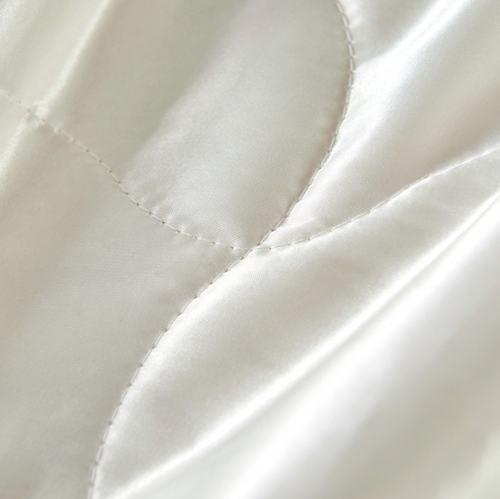 91家纺网 家纺一手货源 找家纺 被多多 2022新款真丝夏被可配四件套 优雅白