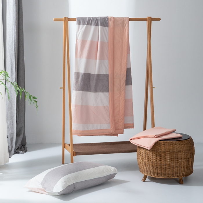 91家纺网 家纺一手货源 找家纺 棉邦 2021新款全棉水洗棉夏被四件套 粉白宽条