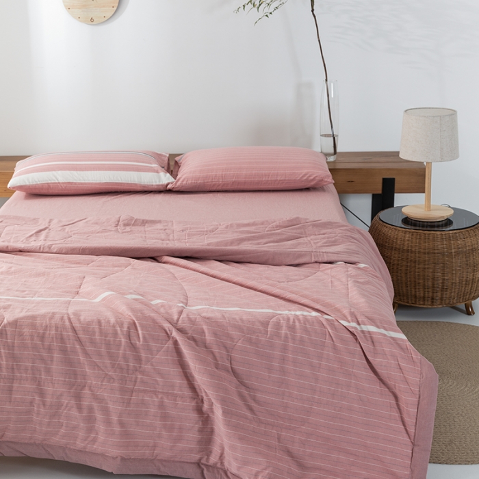 91家纺网 家纺一手货源 找家纺 棉邦 2021新款全棉水洗棉夏被四件套 粉灰细条