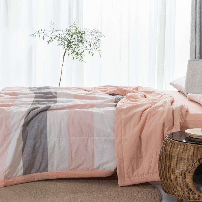 91家纺网 家纺一手货源 找家纺 棉邦 2021新款全棉水洗棉夏被四件套 粉白宽条