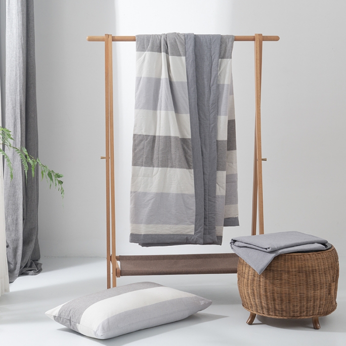 91家纺网 家纺一手货源 找家纺 棉邦 2021新款全棉水洗棉夏被四件套 灰白宽条