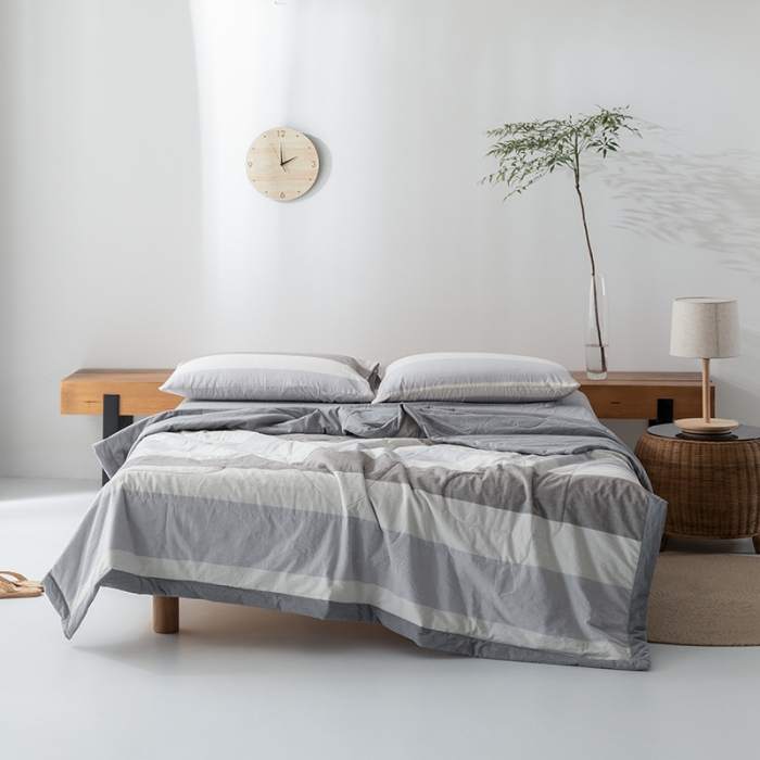 91家纺网 家纺一手货源 找家纺 棉邦 2021新款全棉水洗棉夏被四件套 灰白宽条