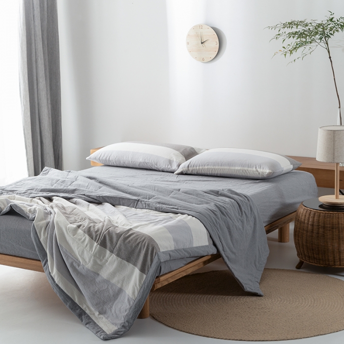 91家纺网 家纺一手货源 找家纺 棉邦 2021新款全棉水洗棉夏被四件套 灰白宽条