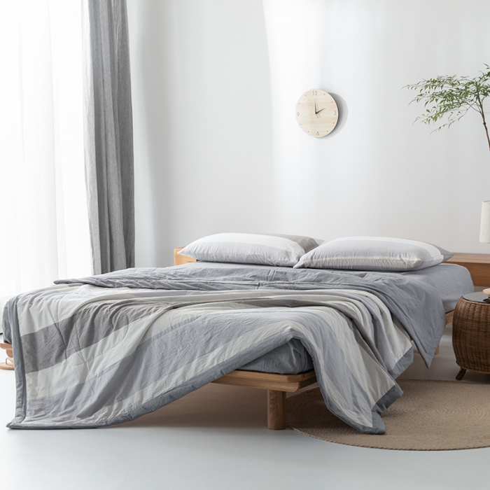 91家纺网 家纺一手货源 找家纺 棉邦 2021新款全棉水洗棉夏被四件套 灰白宽条