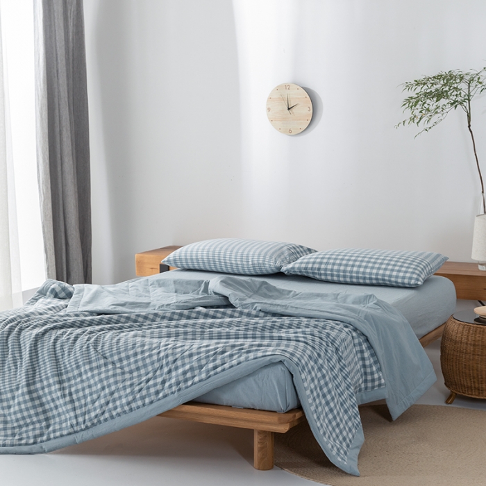 91家纺网 家纺一手货源 找家纺 棉邦 2021新款全棉水洗棉夏被四件套  渐变蓝格