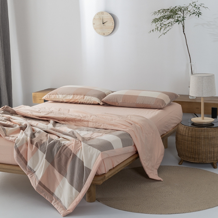 91家纺网 家纺一手货源 找家纺 棉邦 2021新款全棉水洗棉夏被四件套 蜜粉大格